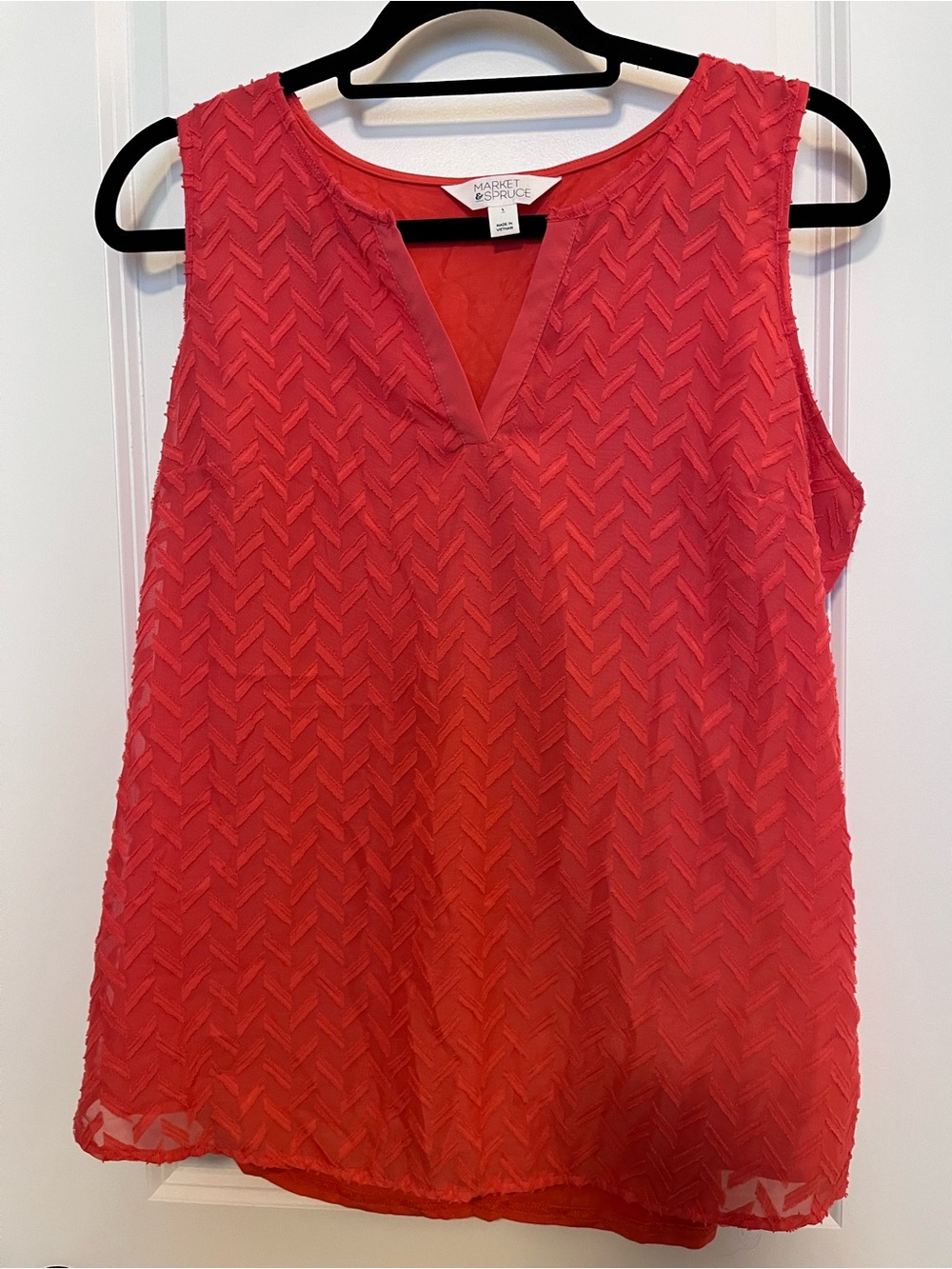 Market & Spruce Coral Textured V-Neck Sleeveless Blouse
